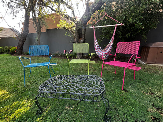 Paint a Rusty Patio Set with Chalkpaint and Polka